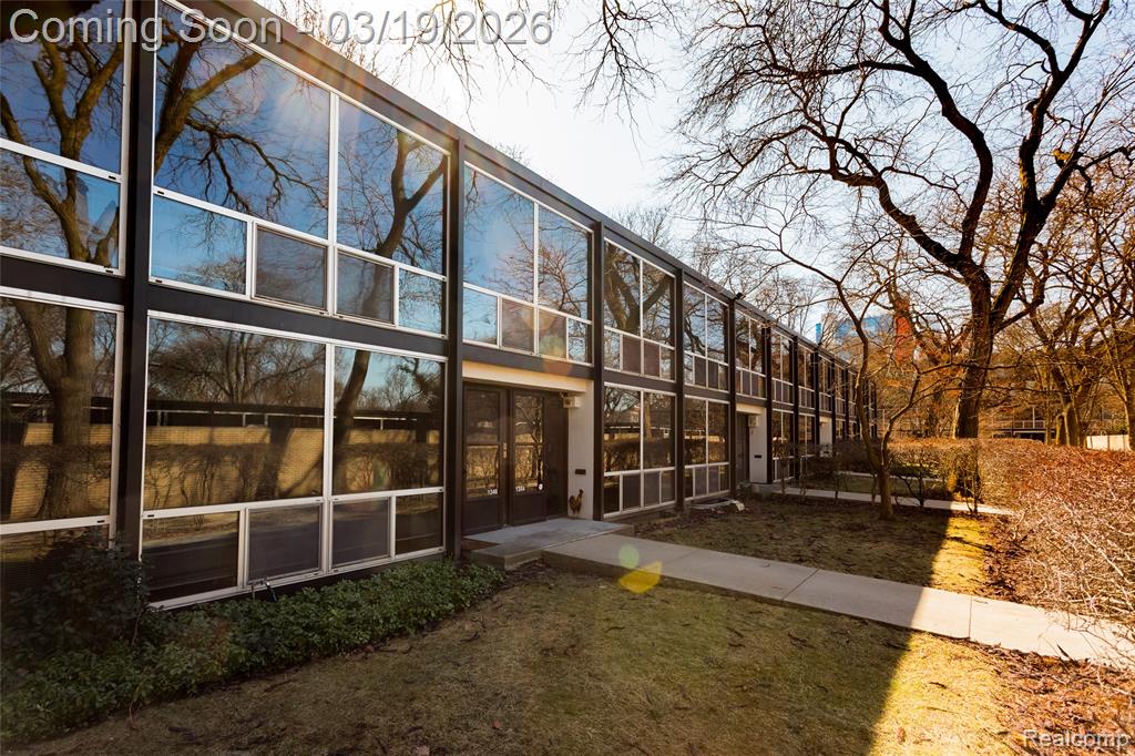 1346 Nicolet Place - Photo 4