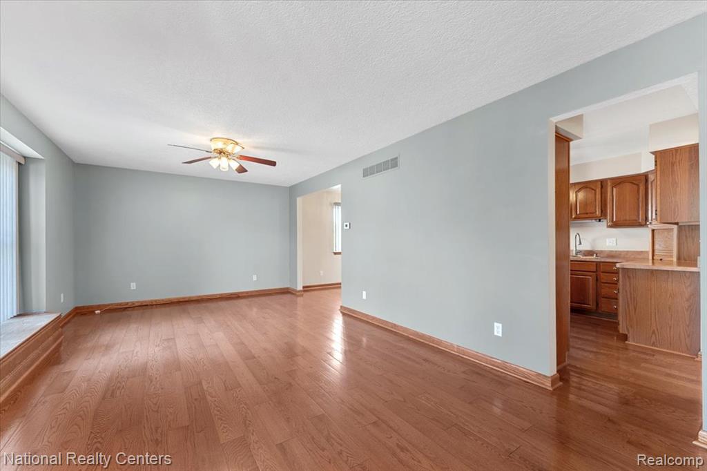 5235 Barbara Avenue, Trenton, MI 48183 — Photo 3