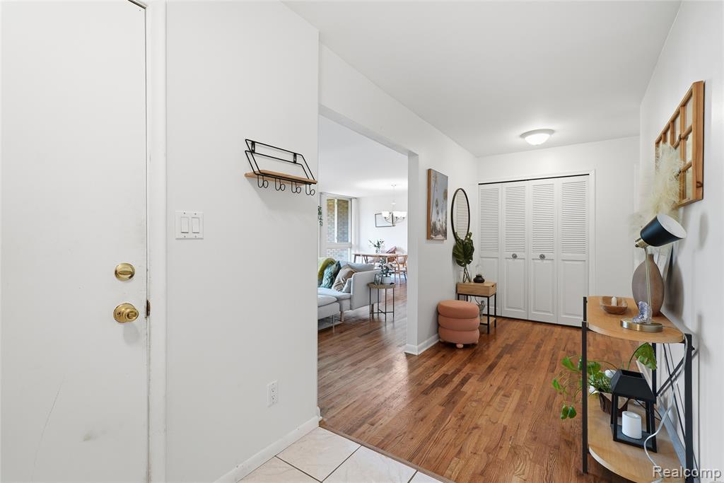 4041 W Maple Road, E203, Bloomfield Hills, MI 48301 — Photo 5