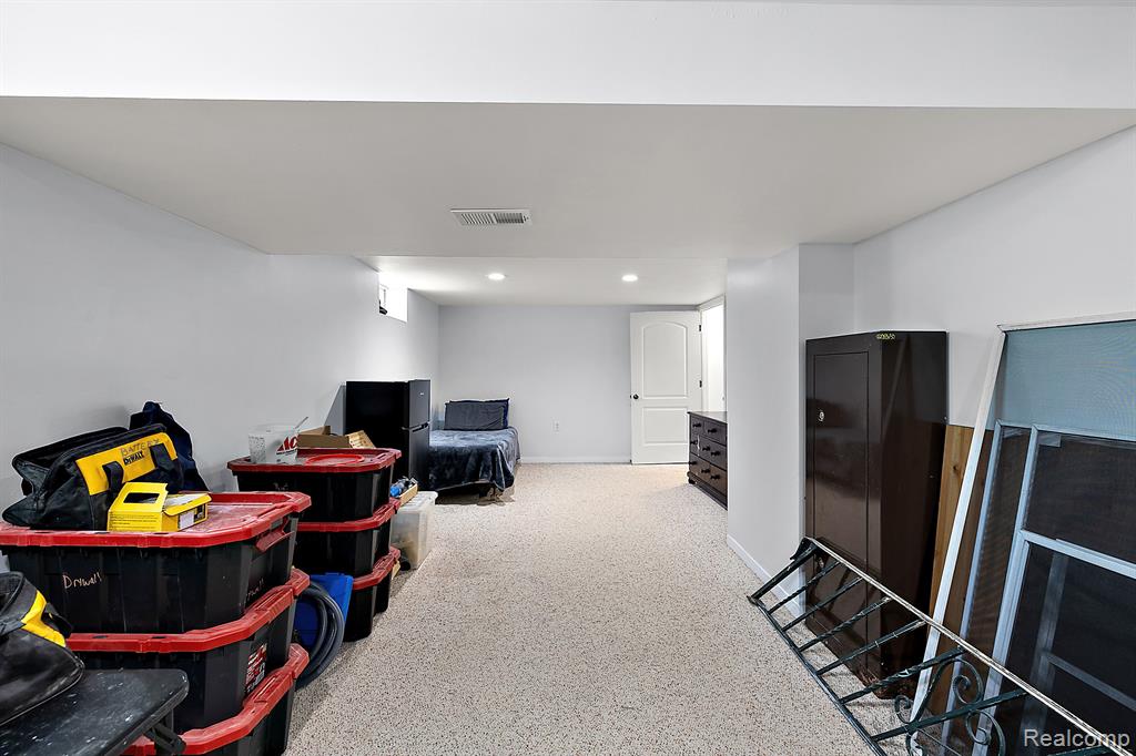 8110 W CIRCLE Drive, Clarkston, MI 48348 — Photo 32