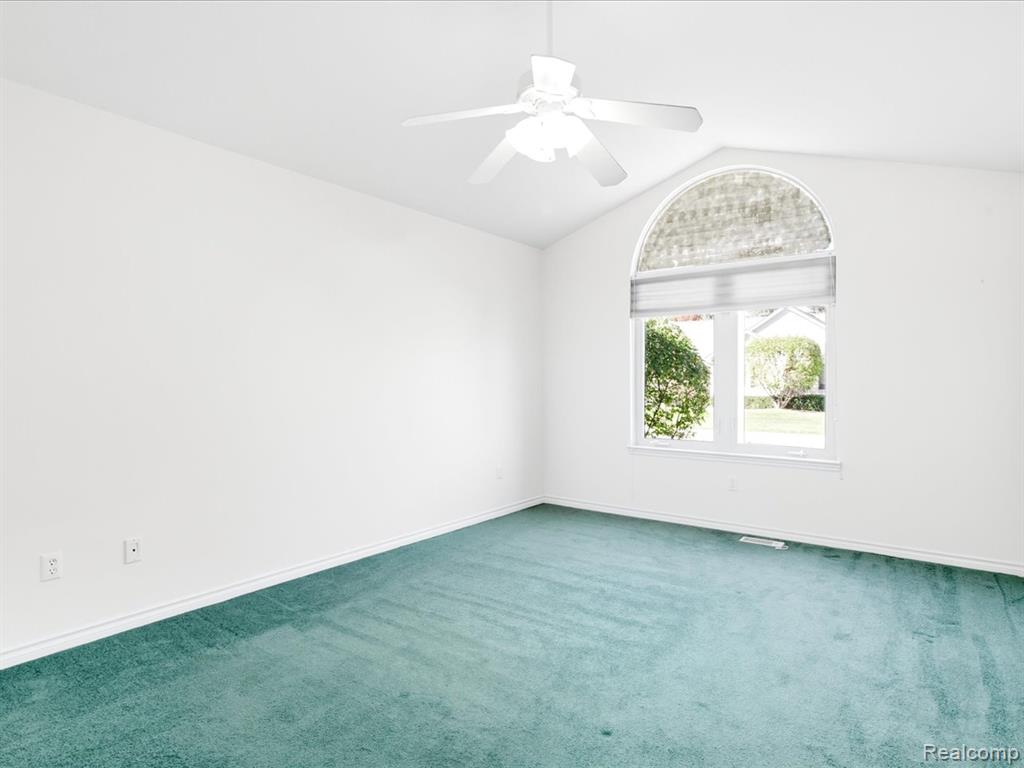 592 Snowbird Circle E, St. Clair, MI 48079 — Photo 16