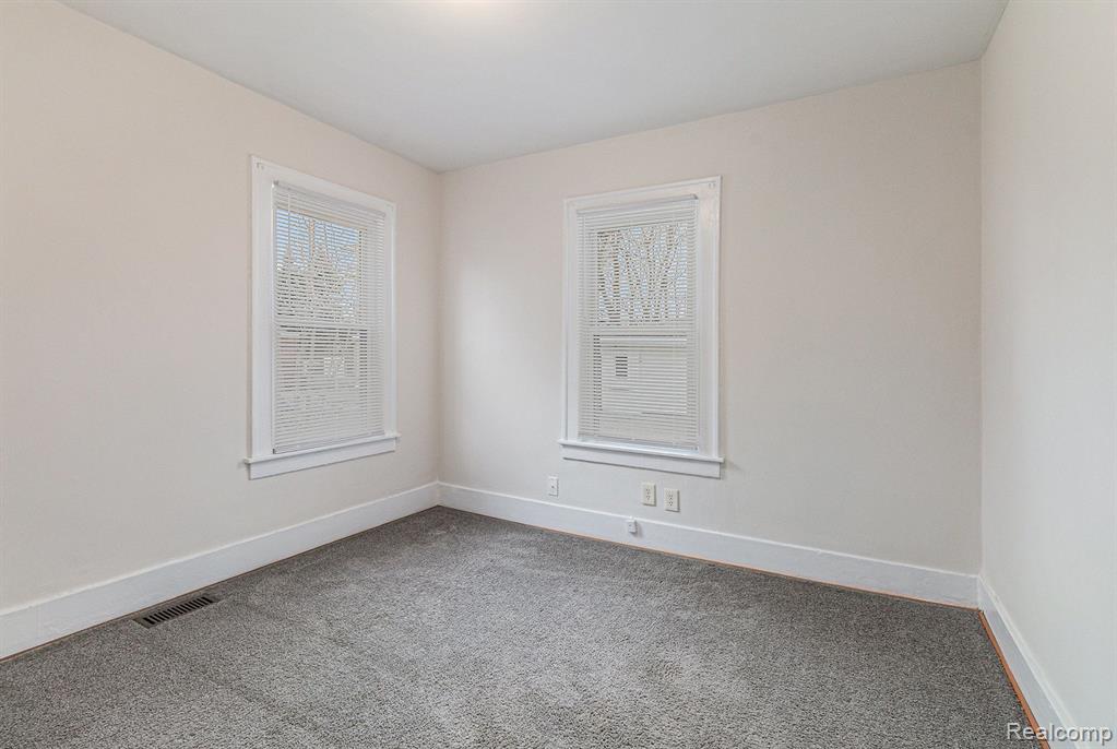 5402 Croissant Street, Dearborn Heights, MI 48125 — Photo 17