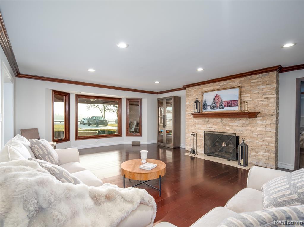 23750 E River Road, Grosse Ile, MI, 48138