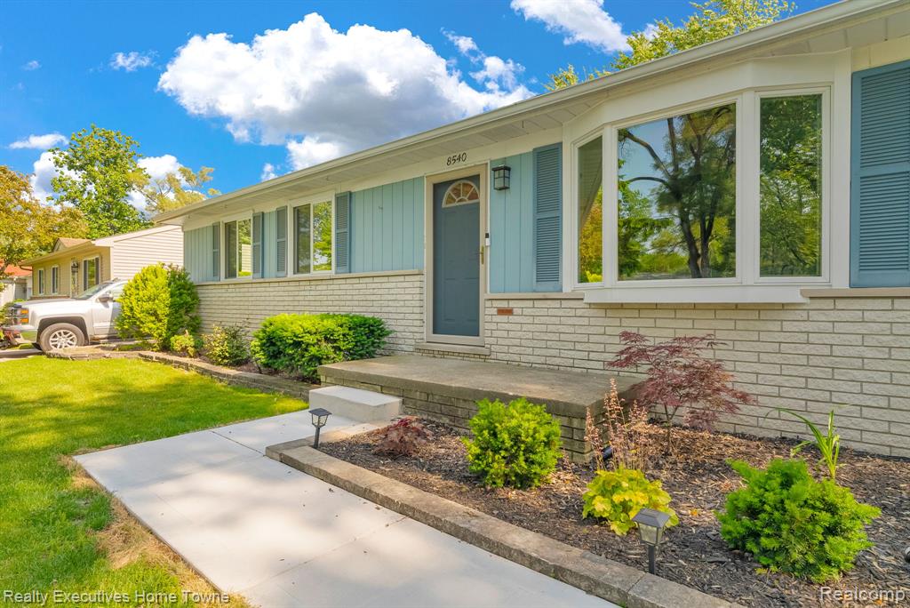8540 Russell Street, Shelby Twp, MI 48317 — Photo 5