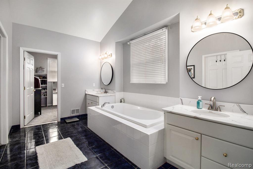 6829 Woodcrest Ridge, Clarkston, MI — Photo 26