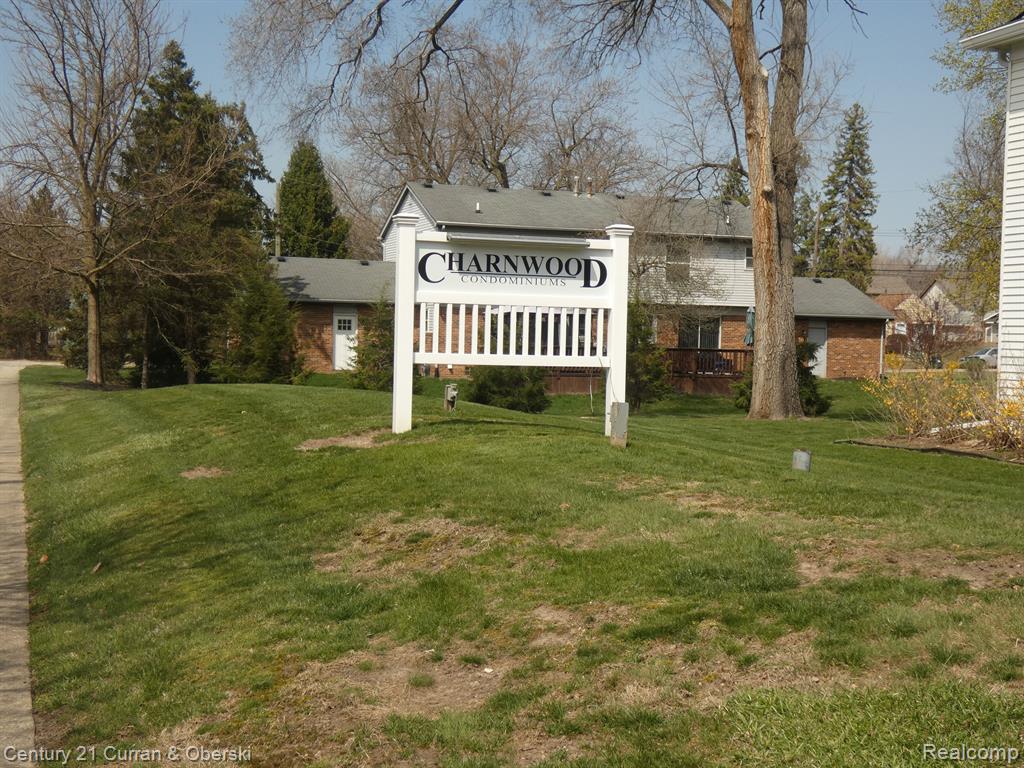 42563 PLYMOUTH HOLLOW Drive, Plymouth, MI 48170 — Photo 3
