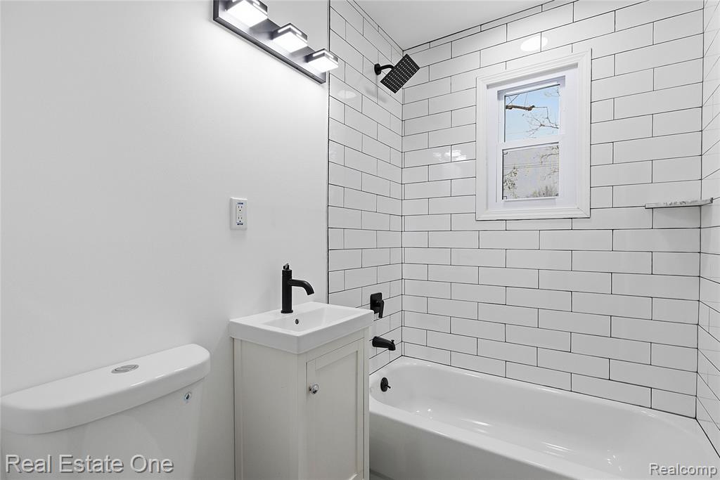 414 Kenilworth Avenue, Pontiac, MI 48342 — Photo 8
