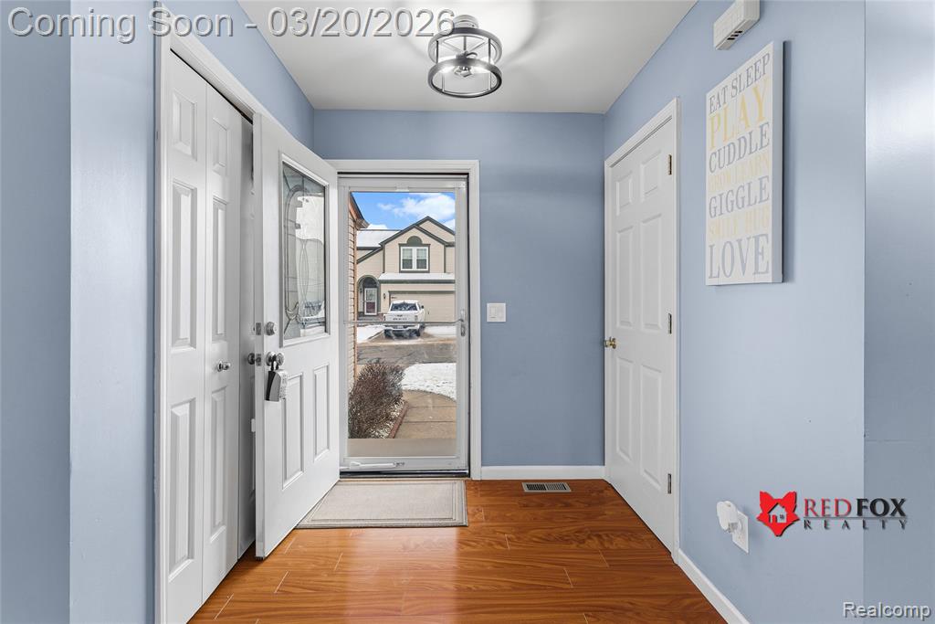 5035 Meadow Crest Circle, Holly, MI 48442 — Photo 7