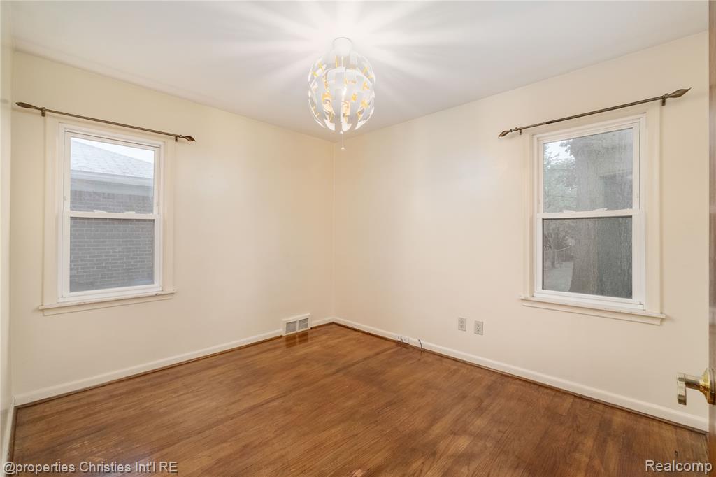 5661 Hubbell Street, Dearborn Heights, MI 48127 — Photo 19