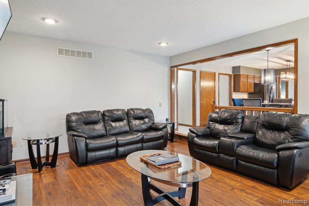 925 DONNALEE Drive, Monroe, MI 48162 — Photo 18
