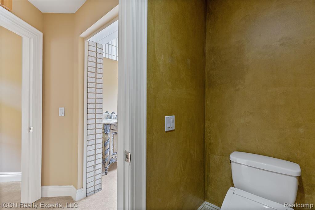 5215 DEER RUN Circle, Orchard Lake Village, MI 48323 — Photo 6