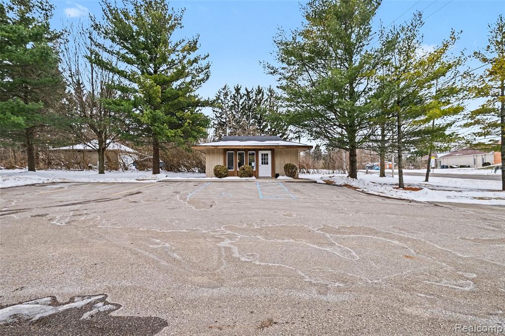 1011 S Graham Road, Flint, MI 48532 — Photo 13
