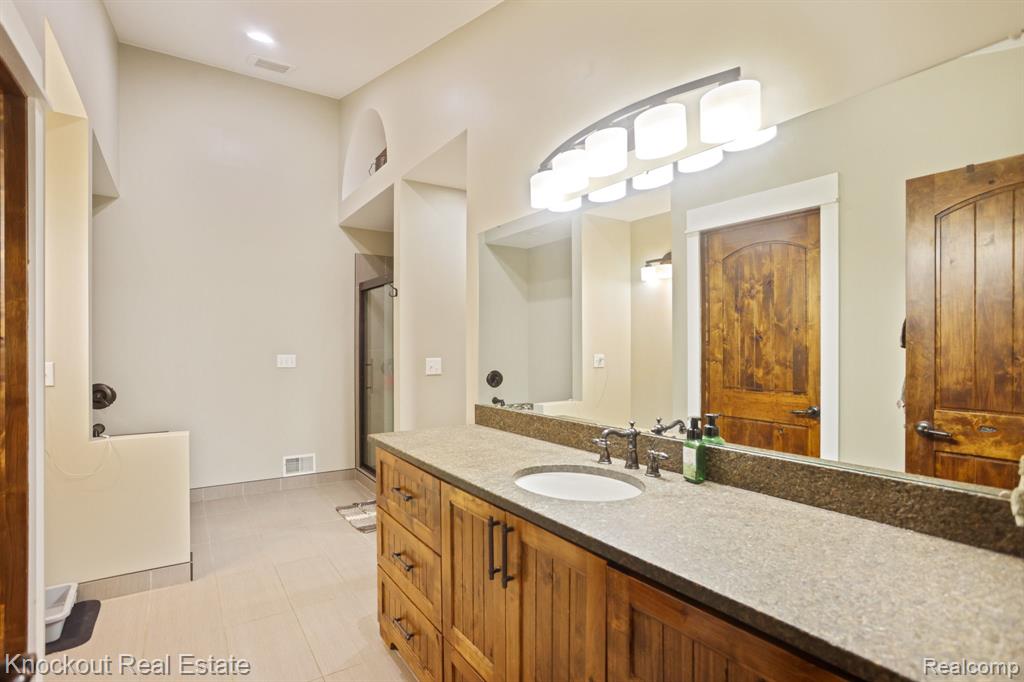 9351 Lange Road, Birch Run, MI 48415 — Photo 36