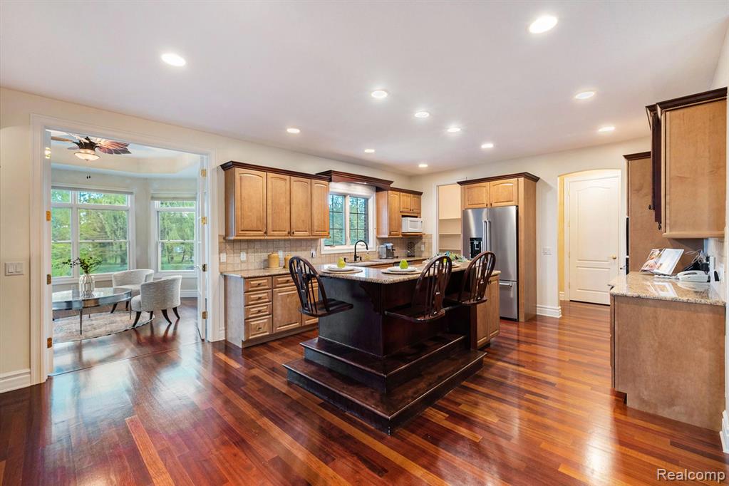 8294 WARWICK GROVES, Grand Blanc, MI 48439 — Photo 11