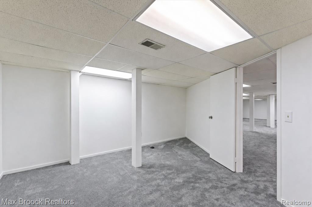 5725 Ridgewood Road, West Bloomfield, MI — Photo 34