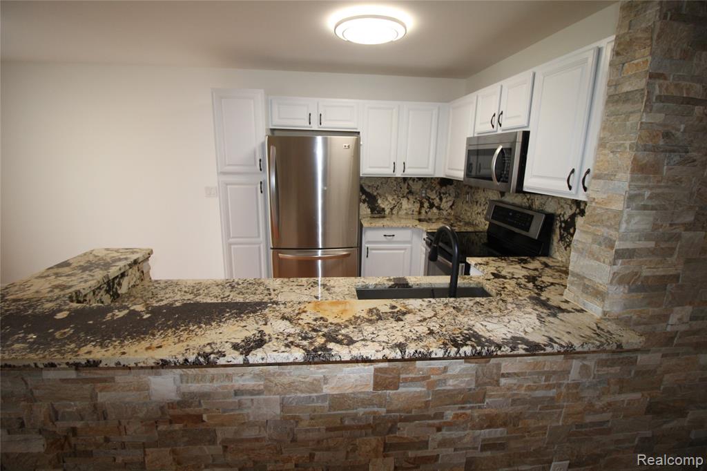 2224 Leighton Drive, Utica, MI 48317 — Photo 5