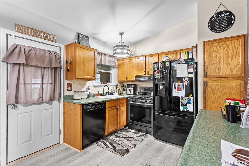 9428 Elm Street, Taylor, MI 48180 — Photo 18