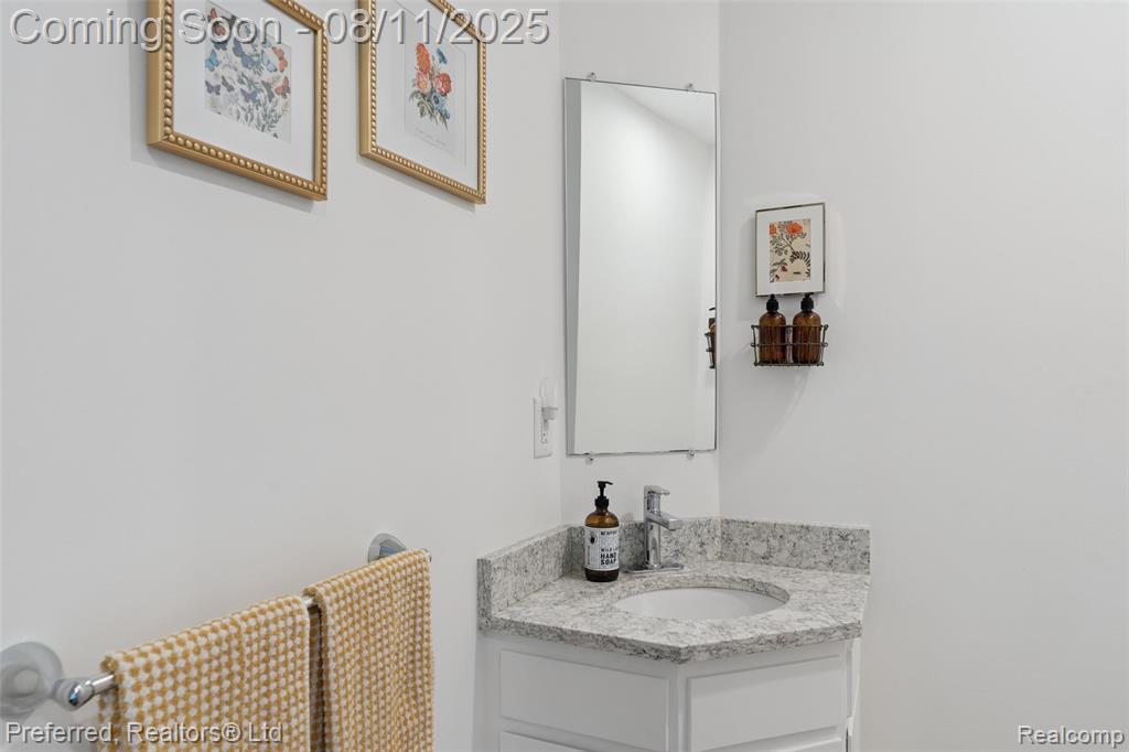 562 Burns Road, Milford, MI 48381 — Photo 25