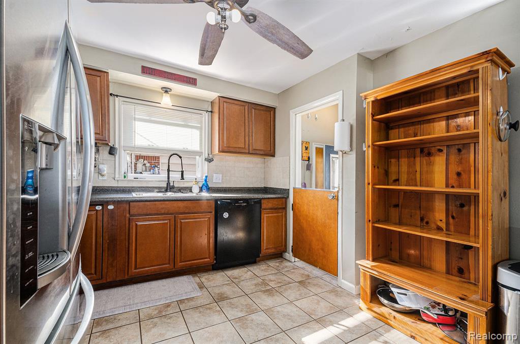 8725 LOCHDALE Street, Dearborn Heights, MI 48127 — Photo 11