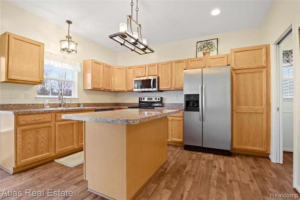 4028 Grand Oaks Court, Burton, MI 48519 — Photo 21
