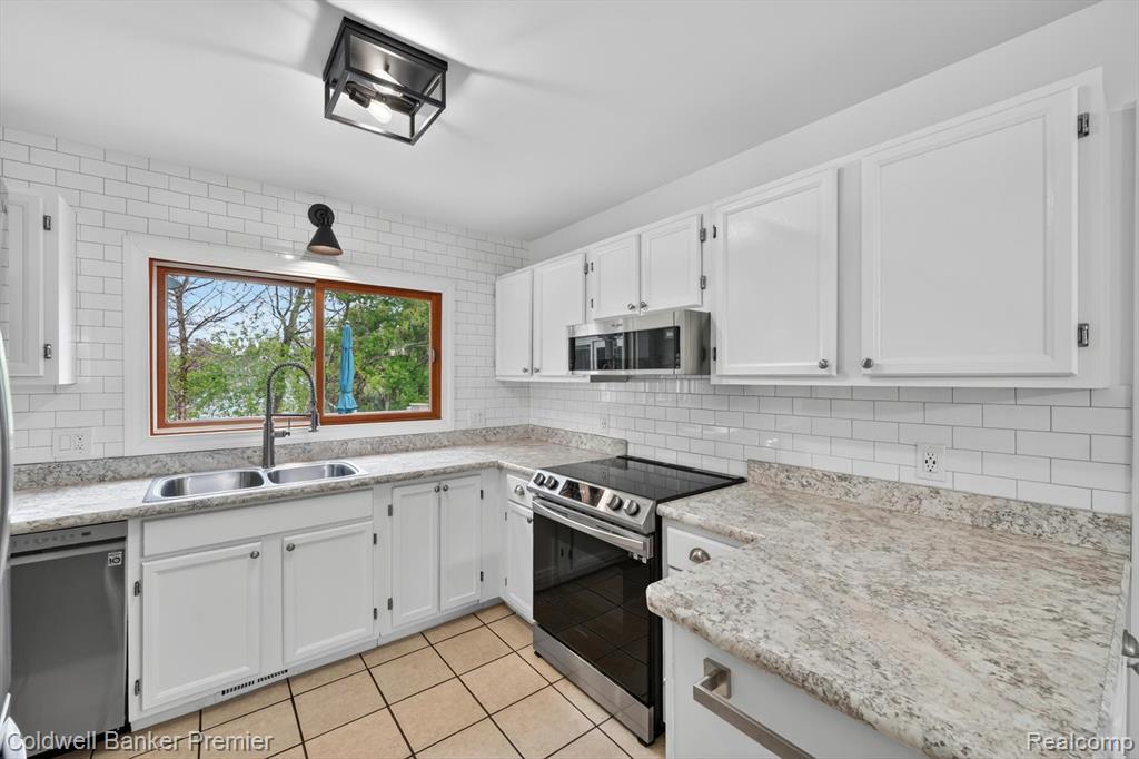 425 Arbor Pine Drive, Ortonville, MI 48462 — Photo 20