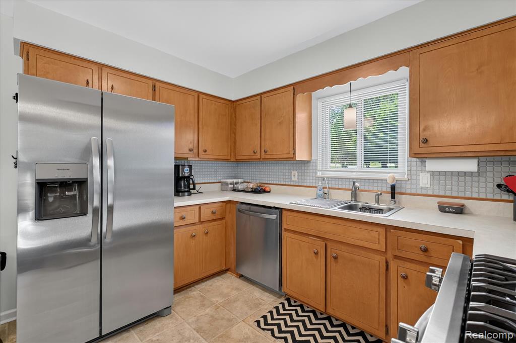 4903 Cape Town, Highland, MI 48356 — Photo 13