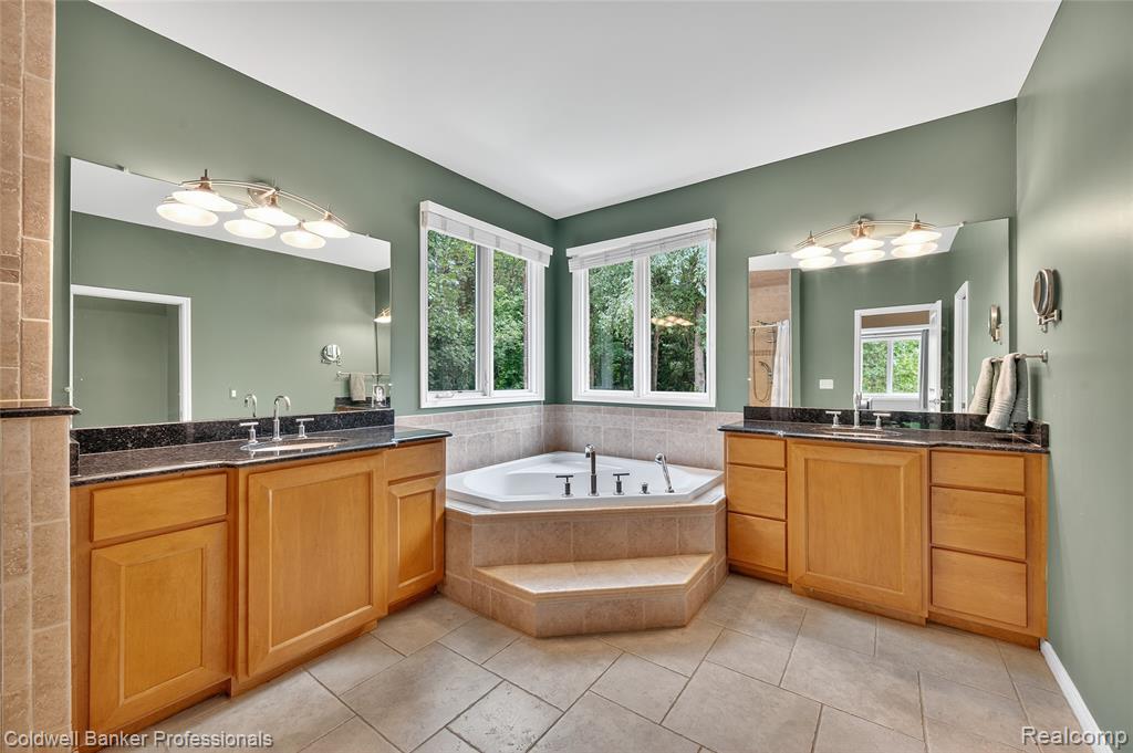 668 E Buell Road, Rochester, MI 48306 — Photo 24