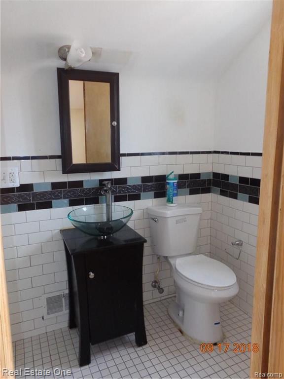 6421 OAKMAN Boulevard, Dearborn, MI 48126 — Photo 2