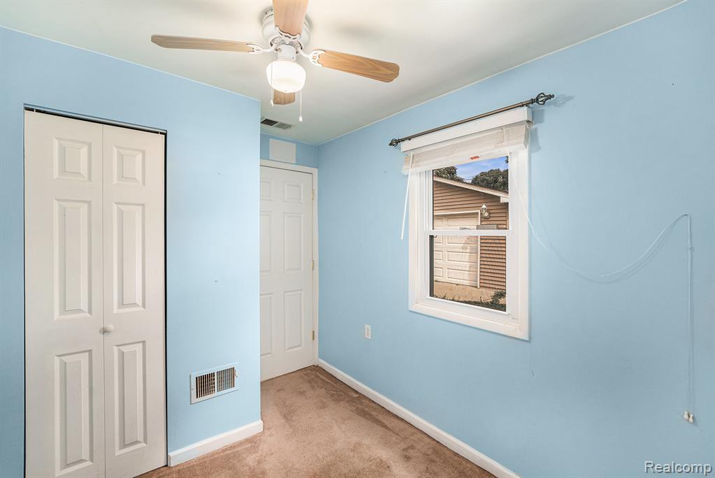 940 Mace Avenue, Madison Heights, MI 48071 — Photo 17