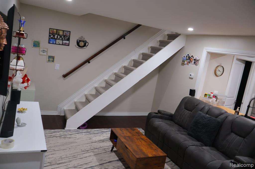 39845 Village Wood Lane, 379, Novi, MI — Photo 6