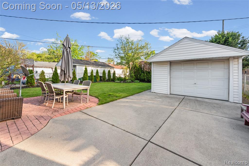 21610 Prestwick Avenue, Harper Woods, MI 48225 — Photo 9
