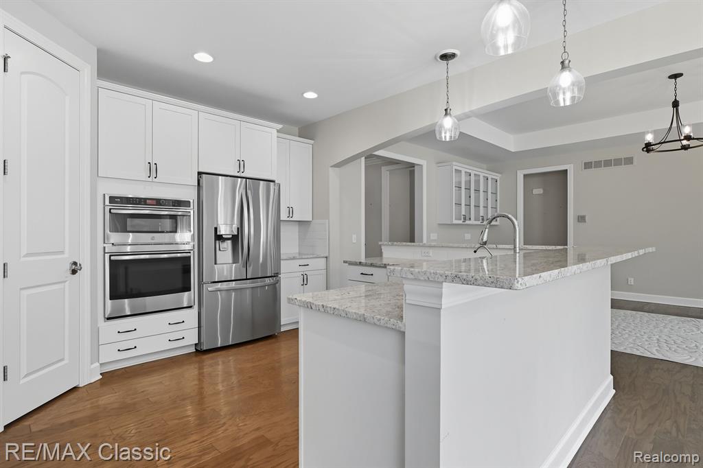 24530 Pinnacle Circle, 25, South Lyon, MI 48178 — Photo 8