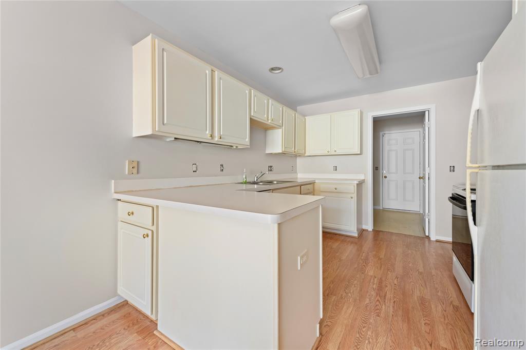 42430 Park Ridge Way, Clinton Twp, MI 48038 — Photo 17