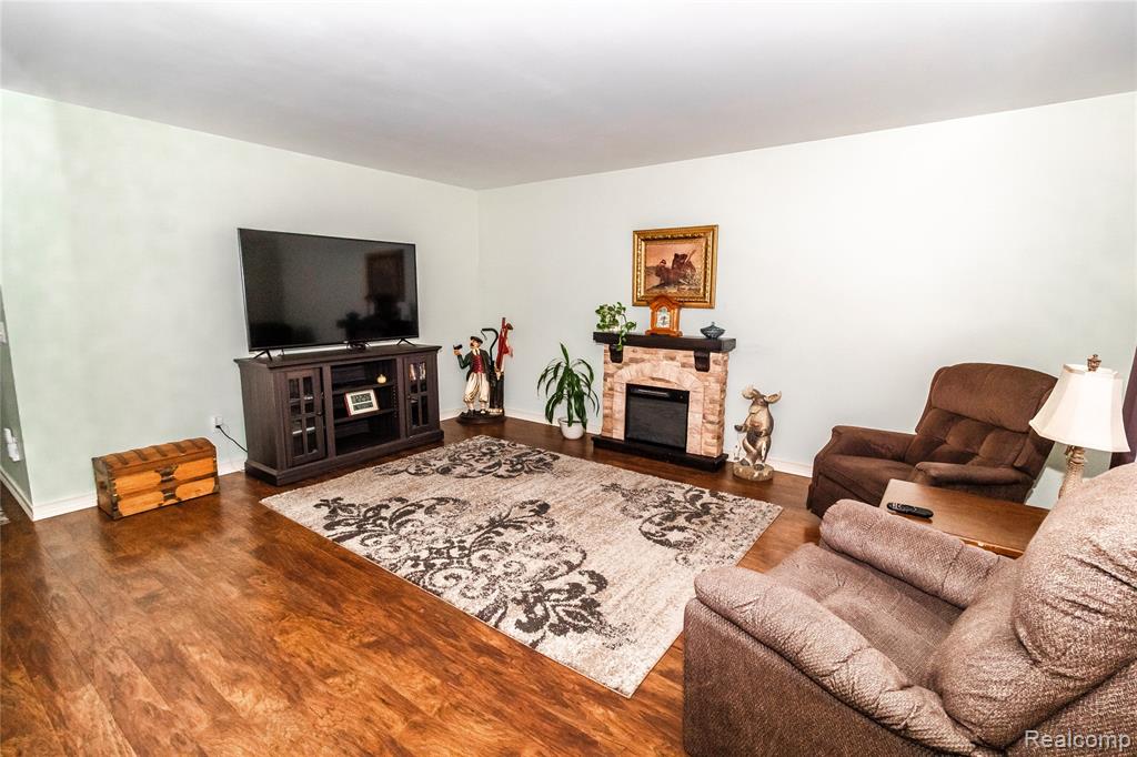 230 E Oregon Street, Lapeer, MI 48446 — Photo 9