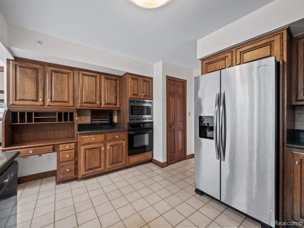 4932 SUSANS Way, Bloomfield Hills, MI 48302 — Photo 15