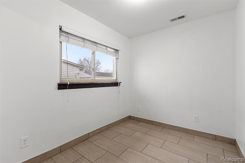 5939 Robindale Avenue, Dearborn Heights, MI 48127 — Photo 16