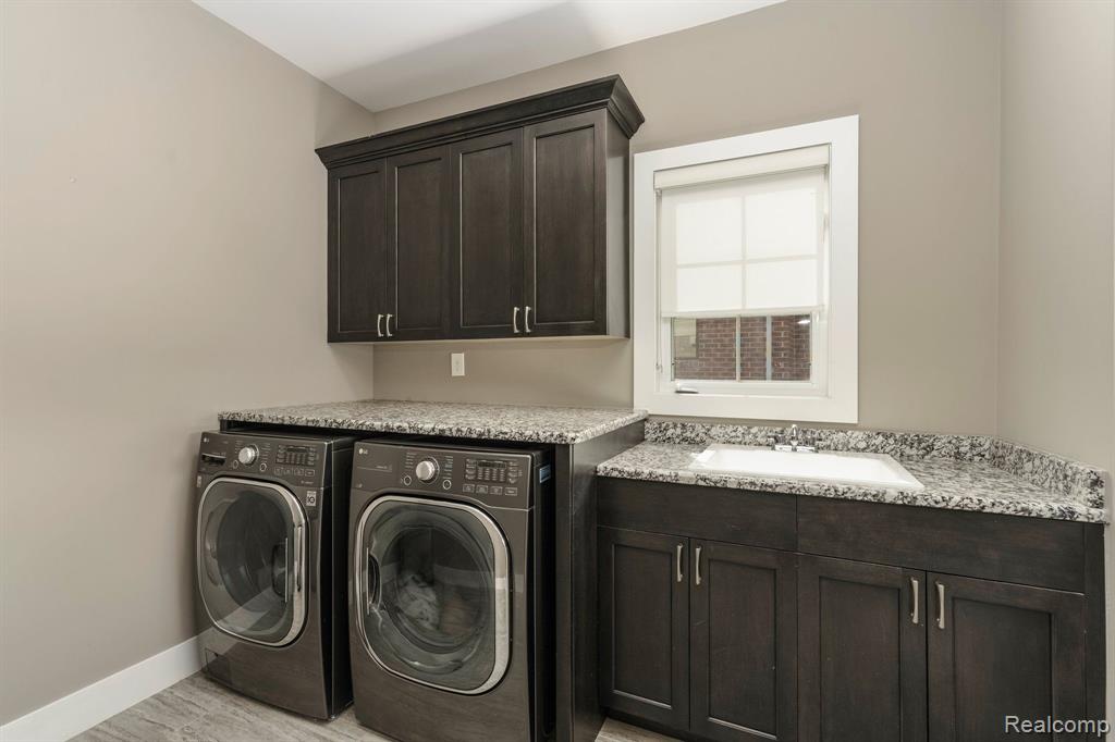 54678 BLACK HILLS Lane, Utica, MI 48316 — Photo 32