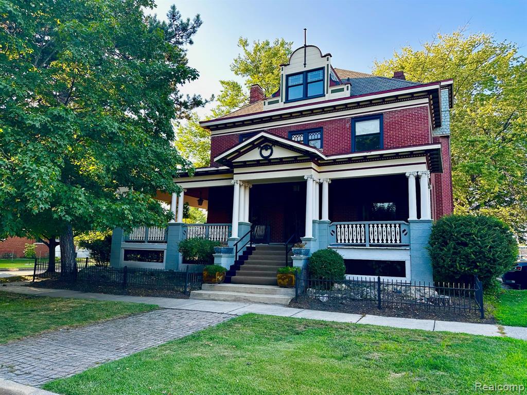 96 Vinewood Street, Wyandotte, MI 48192