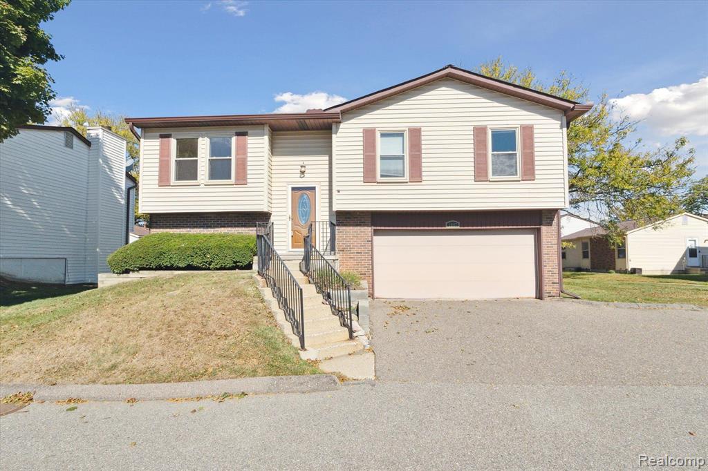 2897 ROUNDTREE Drive, Troy, MI 48083 — front exterior
