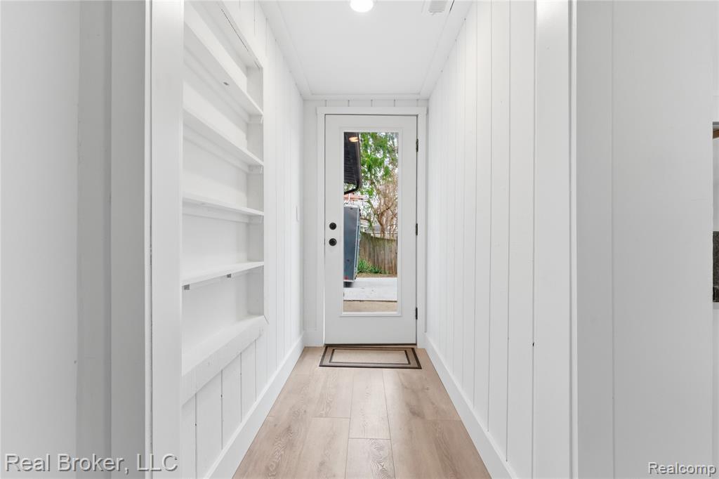 6351 Beth, Brighton, MI 48116 — Photo 17