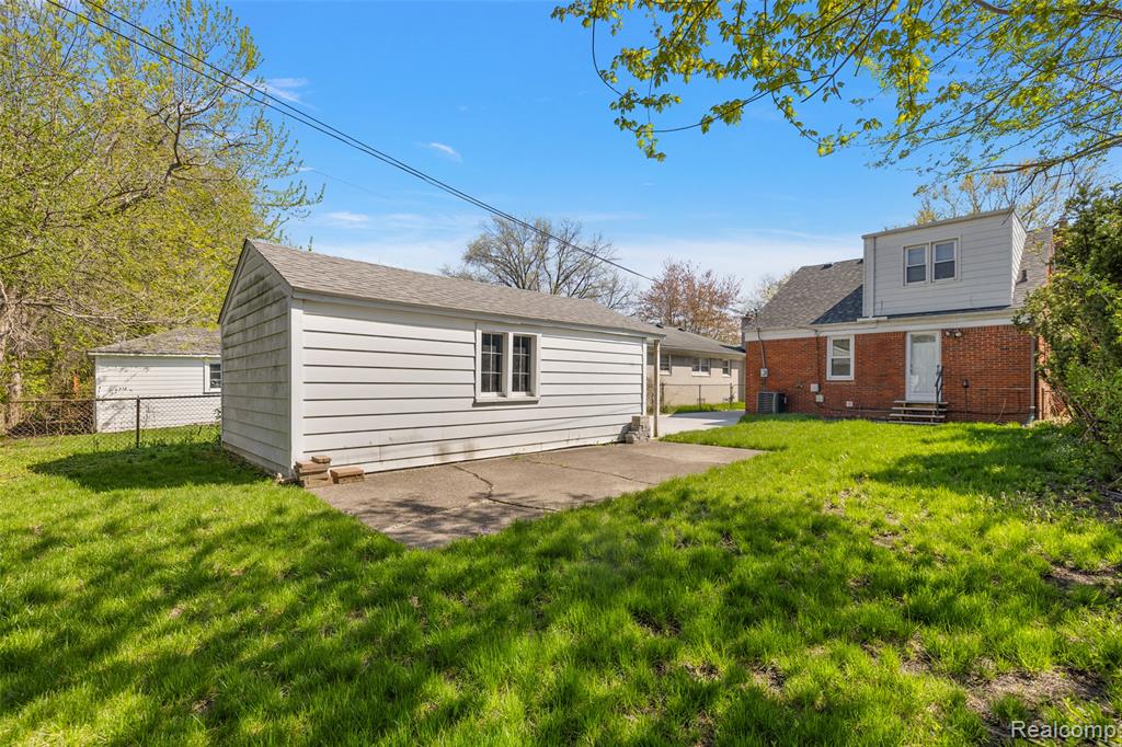 20879 Beaufait Street, Harper Woods, MI 48225 — Photo 41