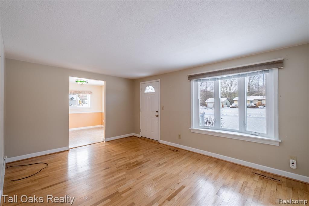 7101 Anna Street, Grand Blanc, MI 48439 — Photo 11