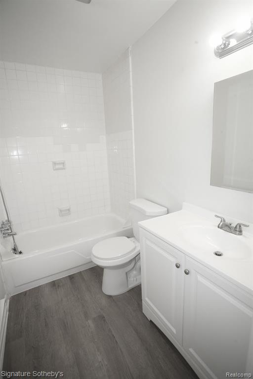 1812 COLONIAL VILLAGE Way, 3, Waterford, MI 48328 — Photo 10
