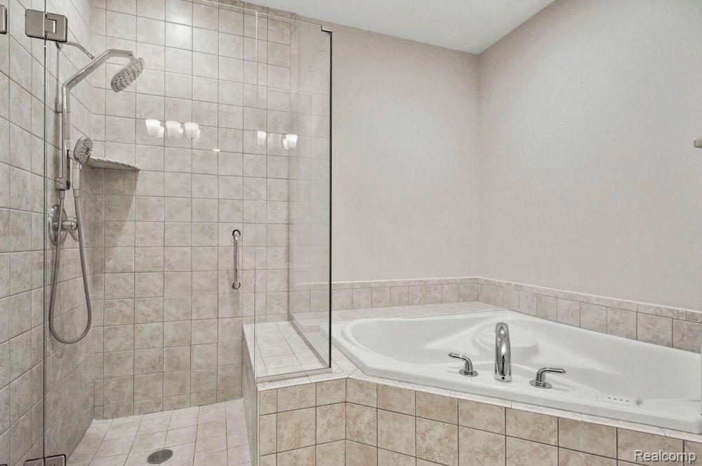 71 BURNIAH Lane, Lake Orion, MI 48362 — Photo 23