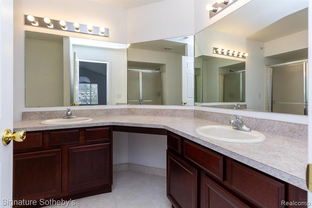 26204 April Court, Walled Lake, MI 48390 — Photo 15