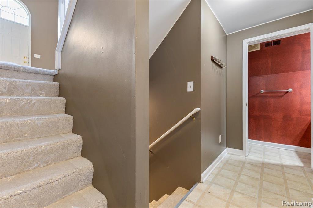 17036 FARMINGTON Road, Livonia, MI 48154 — Photo 25