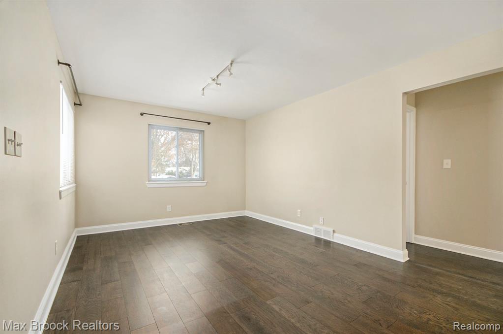 720 Hamlet Court, Auburn Hills, MI 48326 — Photo 4