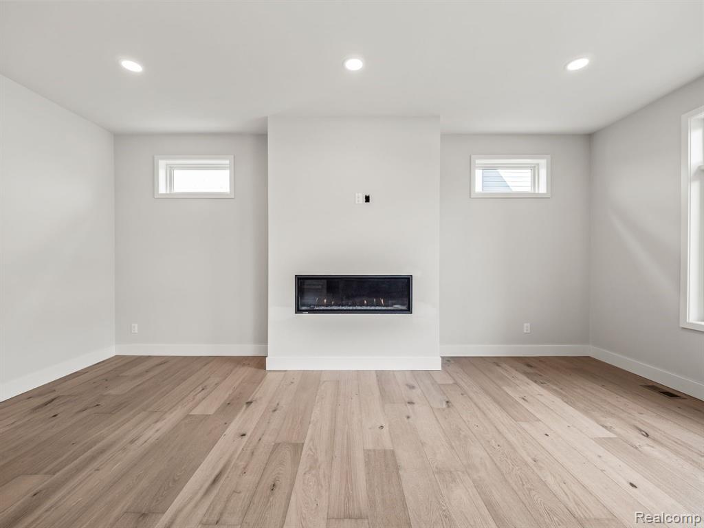 4304 MANDALAY Avenue, Royal Oak, MI 48073 — Photo 12