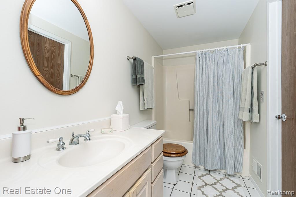 4644 Charest Avenue, Waterford, MI 48327 — Photo 34