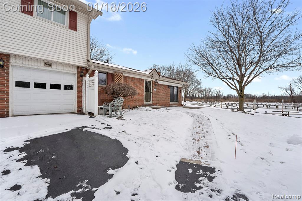30352 Windsor, 21, Rockwood, MI — Photo 2